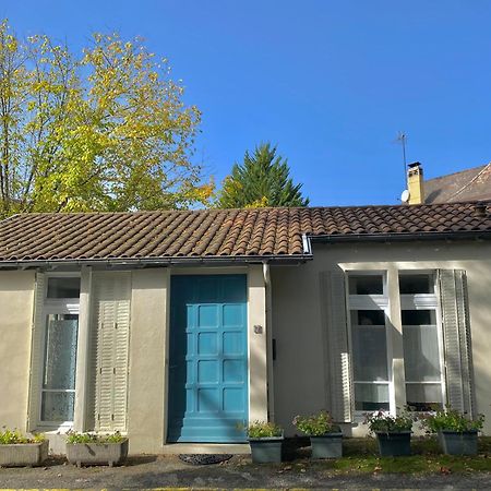Agréable petit gîte avec piscine Salies-de-Béarn Extérieur photo