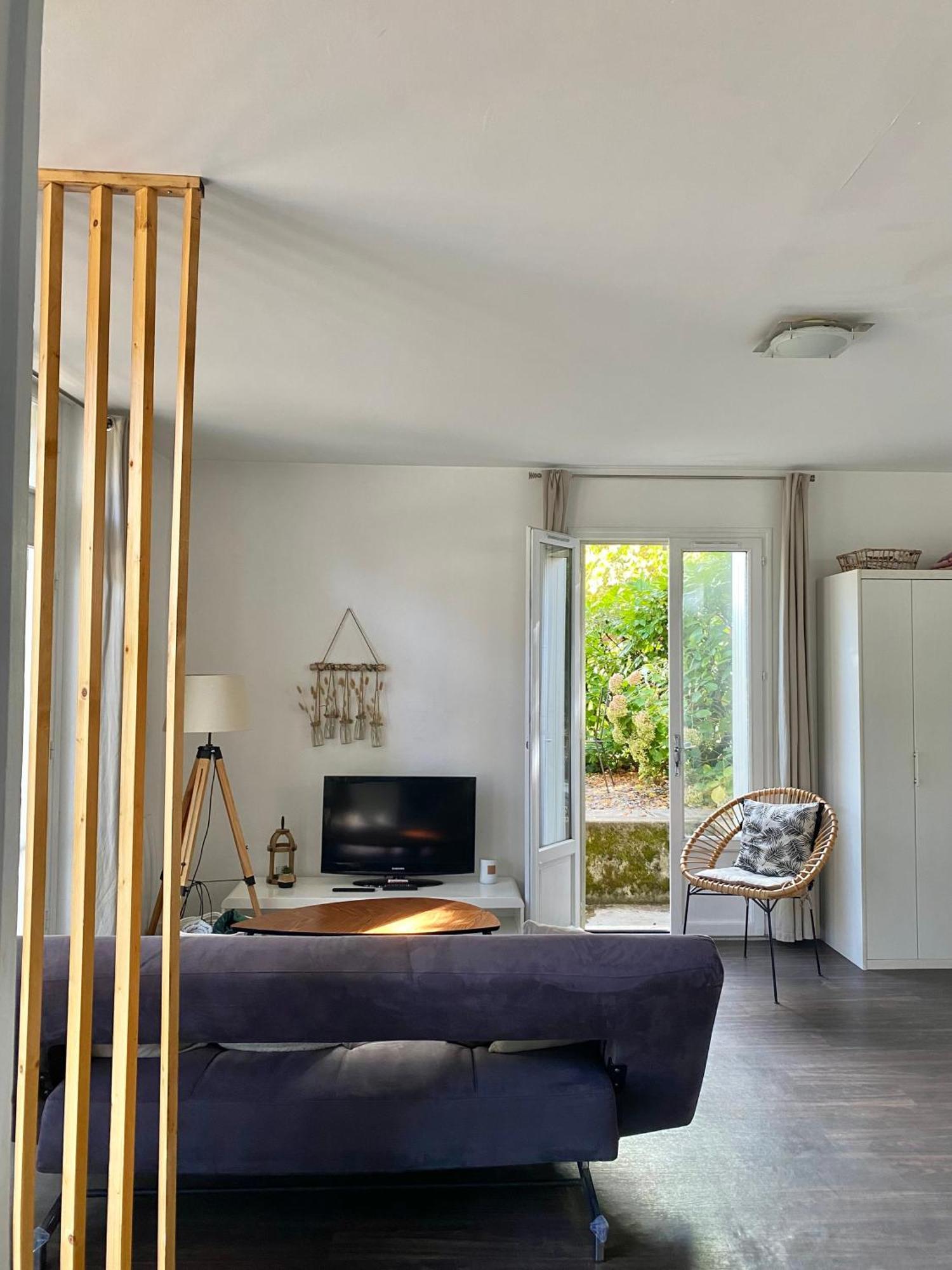 Agréable petit gîte avec piscine Salies-de-Béarn Extérieur photo