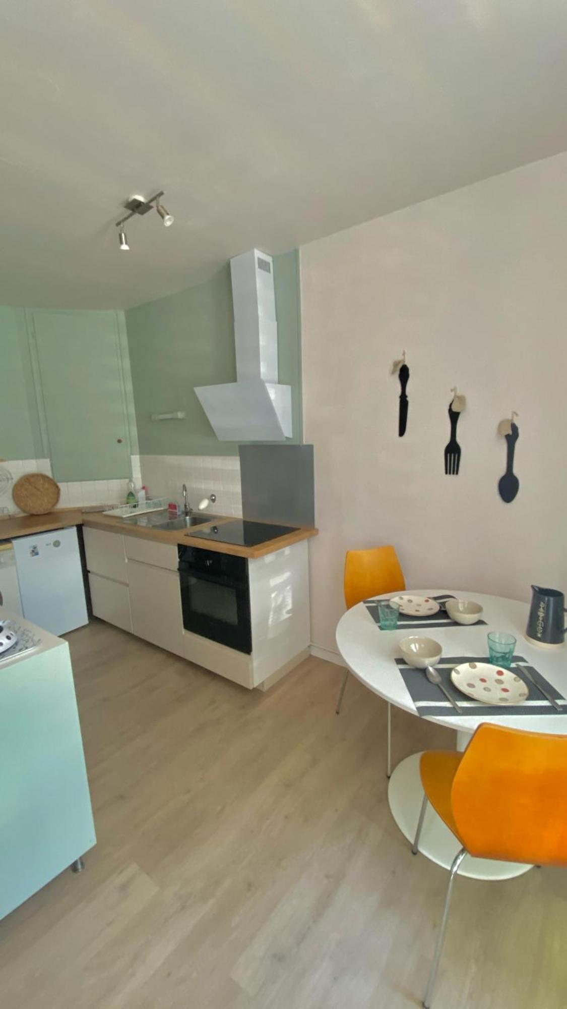 Agréable petit gîte avec piscine Salies-de-Béarn Extérieur photo